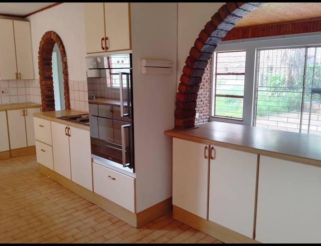 5 BEDROOM HOUSE FOR SALE IN PETERSFIELD